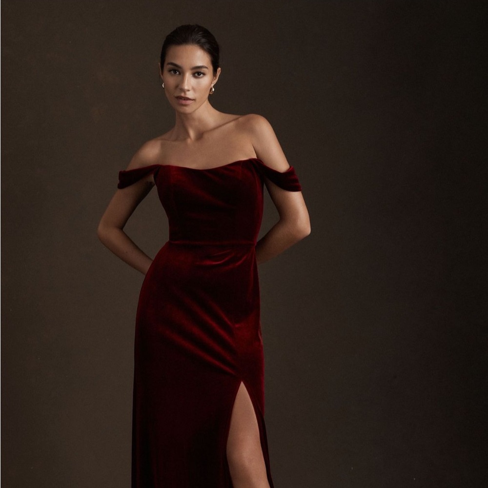 Jenny Yoo Issa Off-The-Shoulder Stretch Velvet Column Gown | SOLD OUT | size 8